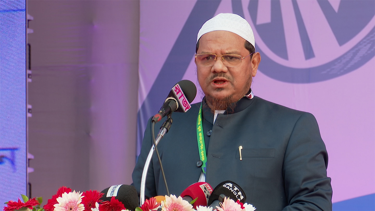 রেজাউল করিম ব্রাহ্মণবাড়িয়ায় জনসভায় বক্তৃতা দিচ্ছেন